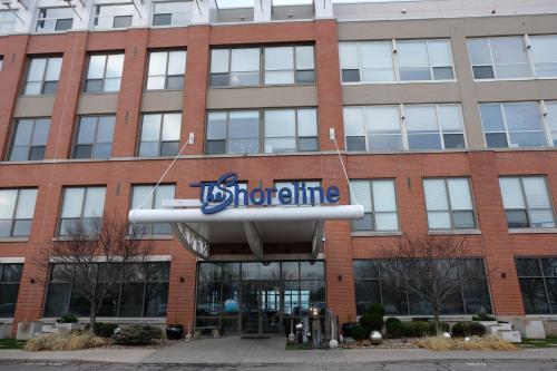 Frontdesk Waterfront Apts Downtown Cleveland - image 2