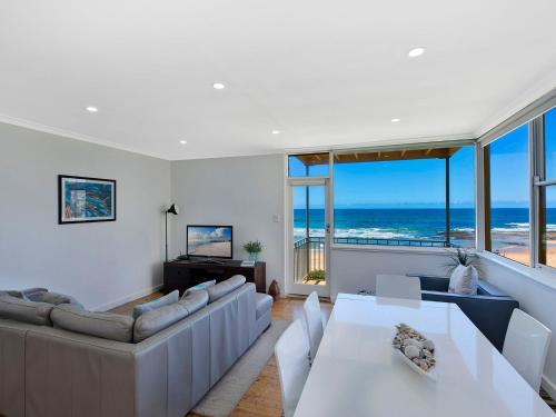 Golden Sands 1 - Absolute Beachfront - Bateau Bay