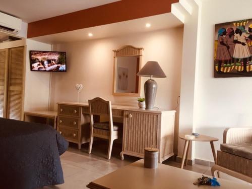 Residence La Vieille Tour - ZENITUDE - Grand studio vue mer acces plage privative in Perinet