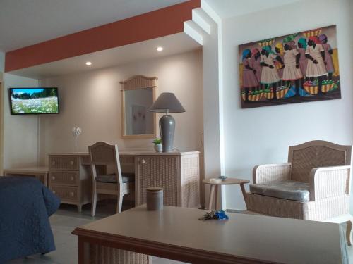 Residence La Vieille Tour - ZENITUDE - Grand studio vue mer acces plage privative in Perinet