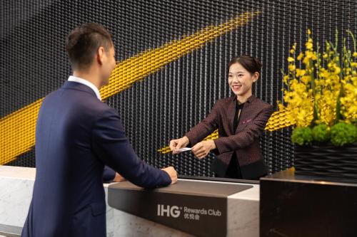 Crowne Plaza Foshan Nanhai-an IHG Hotel-Guangzhou South Railway Station Free Shuttle Bus