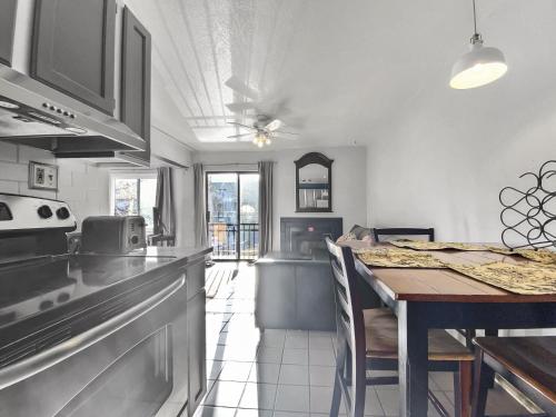 Carriage House 305 condo - image 4
