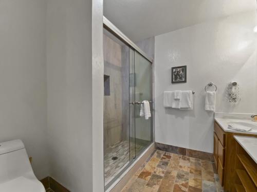 Carriage House 305 condo - image 14