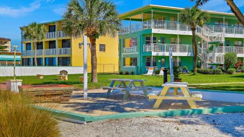Tropic Terrace #32 - Beachfront Rental apts - image 5