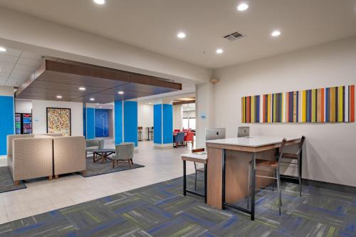 Holiday Inn Express & Suites N Waco Area - West an IHG Hotel - main image