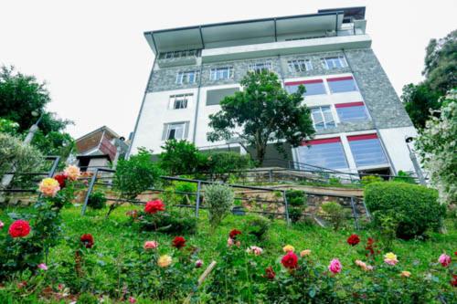 BOUGAIN VILLA Luxury 'HOME STAY' In Kandy