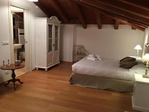Barbacan Boutique Hotel - image 5