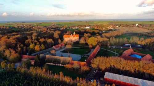  Sostrup Slot, Gjerrild bei Handrup