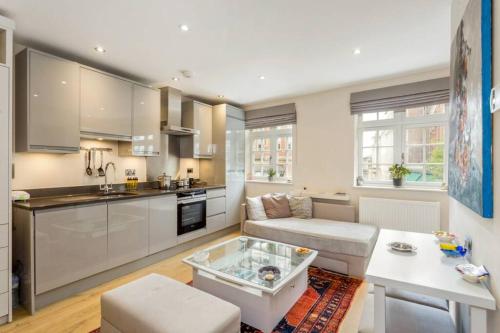 Richmond By River Studio Flat, Richmond upon Thames, Surrey