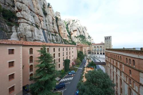 Apartamentos Montserrat Abat Marcet photo 4