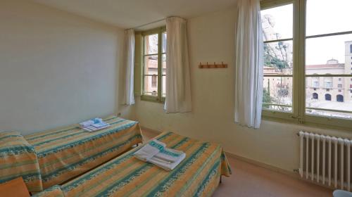 Apartamentos Montserrat Abat Marcet - image 2