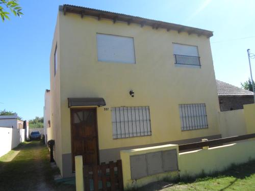 3 bedrooms, 9 beds
