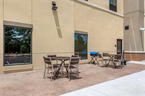 บริการและสิ่งอำนวยความสะดวก, Comfort Suites Dry Ridge in ดราย ริดจ์ (KY)