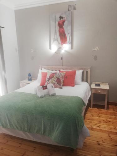 1 queen bed, 1 sofa bed