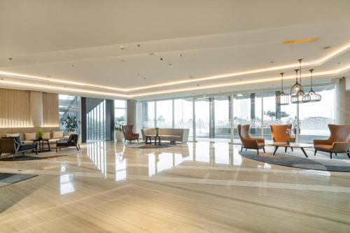 Lobby, HARRIS Suites Puri Mansion in Cengkareng