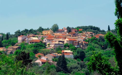  Traditional Greek Maisonette in Antiperni Village in Antipernoí