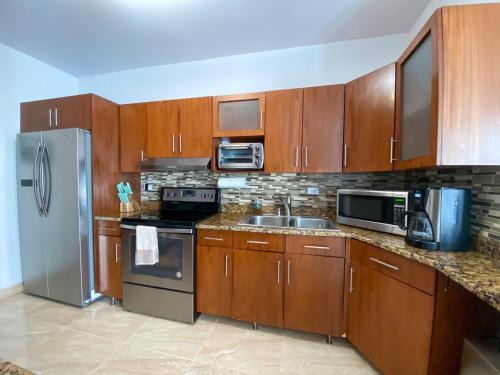 Private Oasis with Jacuzzi and Cabana Pet Friendly - image 2