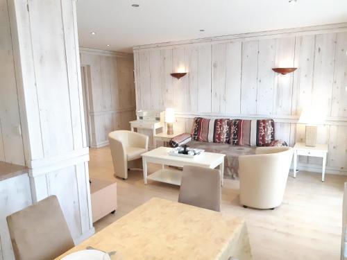 Superior One-Bedroom Apartment