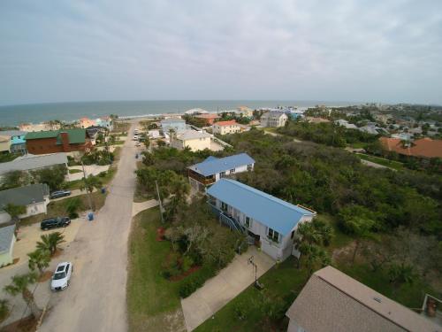 Sol-Mate Beach House Short 5 Minute Walk to the Beautiful Daytona Beaches - Perfect for 1-2 fami - main image