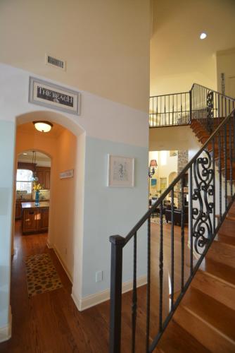 Ocean View Paradise - Steps away from the Beach Will Accommodate Up To 10 People including 1-3 Fa - image 2