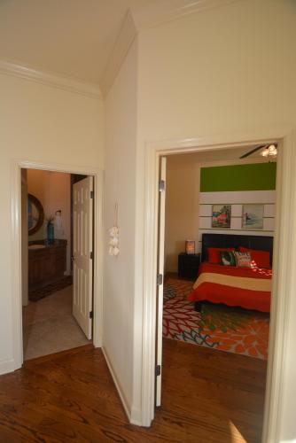 Ocean View Paradise - Steps away from the Beach Will Accommodate Up To 10 People including 1-3 Fa - image 11