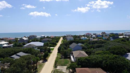 Fantasea is the Perfect Beach House with Pool and Hot Tub 4 bed3 bath with 2 Master Suites - image 11