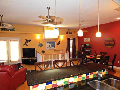 Fantasea is the Perfect Beach House with Pool and Hot Tub 4 bed3 bath with 2 Master Suites detail
