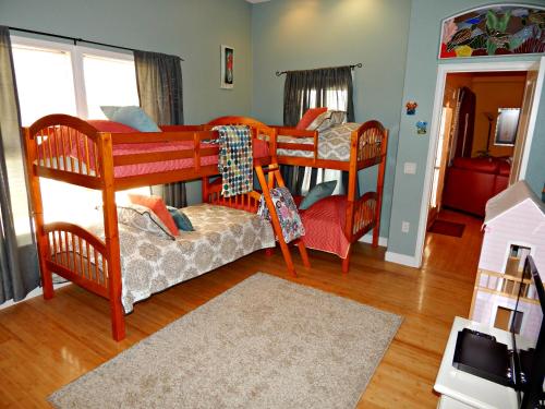 Fantasea is the Perfect Beach House with Pool and Hot Tub 4 bed3 bath with 2 Master Suites - image 7