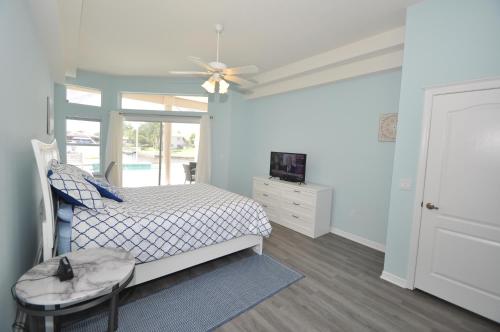 Sunset Bay Beautiful Pool Home - Bring Your Boat or Jet Ski - Canal with Dock- Sleeps 10 - 4 BD detail