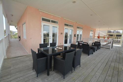 Just Beachy A Luxury Retreat Sleeps 12 3 Levels with Elevator- Perfect for 1-3 Families Travelin - image 11