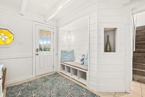 PELICAN BEACH Private Ocean Front Beach House- Sleeps 10 Bring your Surf Boards Newly Renovate - image 6