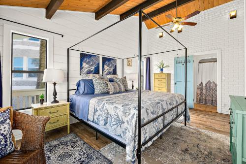 PELICAN BEACH Private Ocean Front Beach House- Sleeps 10 Bring your Surf Boards Newly Renovate - image 11