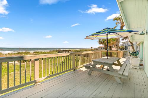 PELICAN BEACH Private Ocean Front Beach House- Sleeps 10 Bring your Surf Boards Newly Renovate - image 10