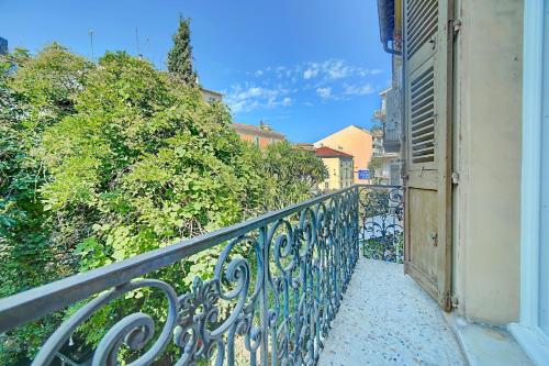 Entrance, IMMOGROOM - Suquet - 2 min from the beaches in Cannes