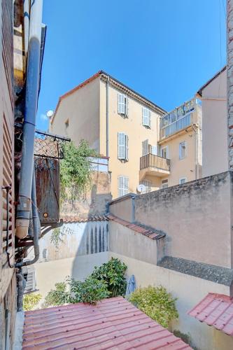 Entrance, IMMOGROOM - Suquet - 2 min from the beaches in Cannes