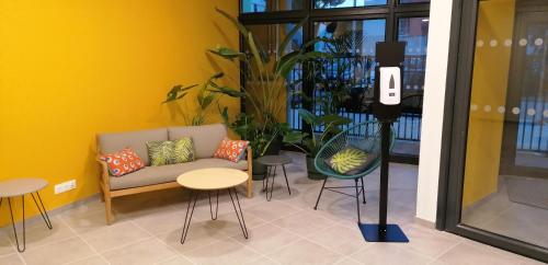 Előcsarnok, PARME ETAPE in Nice