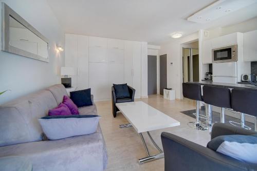IMMOGROOM - 5 min from beach -Terrace - AC - Parking- CONGRESSBEACHES