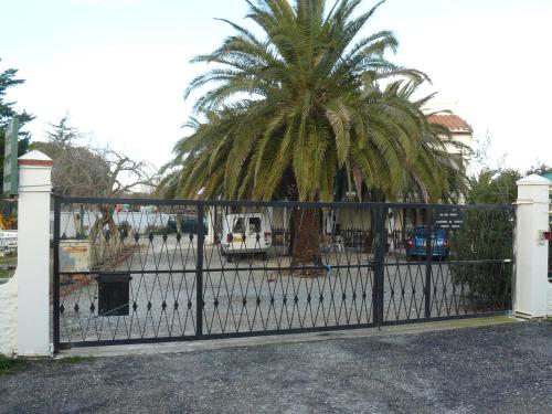 Location avec piscine et parking (n°2p) - Palau-del-Vidre