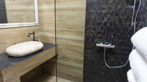 M Rooms - image 12