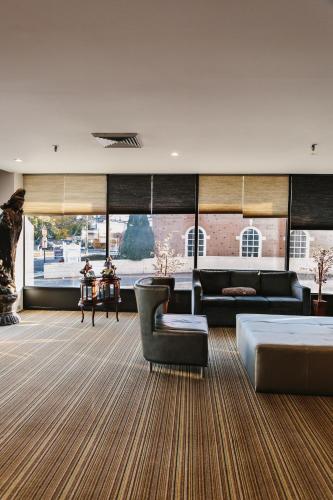 Stamford Suites - image 5