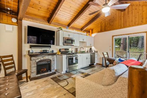 Cozy one bedroom with privacy - Community beach access