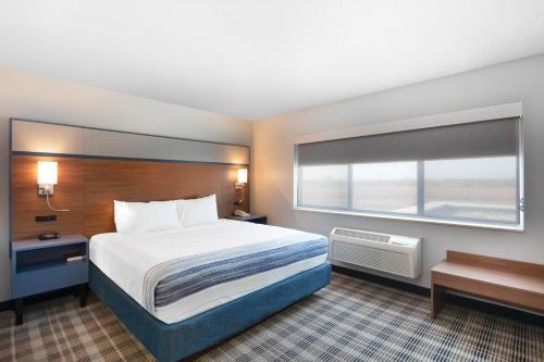 1 King Bed, One Bedroom Superior Suite, Non-Smoking
