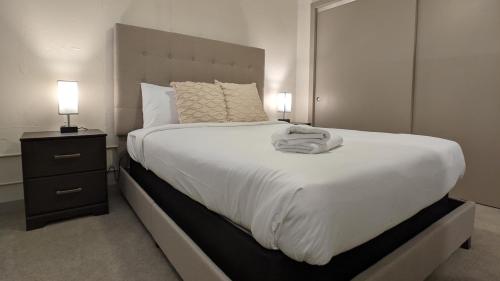 Upscale 1BR with Gym and Pool - image 8
