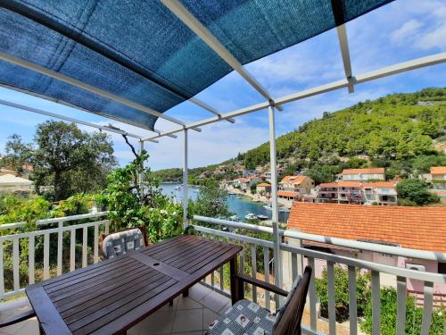  Seaside apartment Dea Gršćica Prižba, Pension in Blato