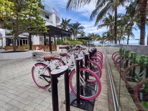 Modern Luxury Beach Hotel Large 2 Bedroom with Views 2208 - image 2