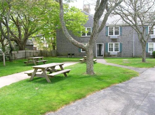 Beach Resort Along the Nantucket Sound in Harwich - image 4