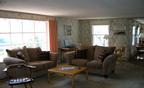 Beach Resort Along the Nantucket Sound in Harwich - image 7
