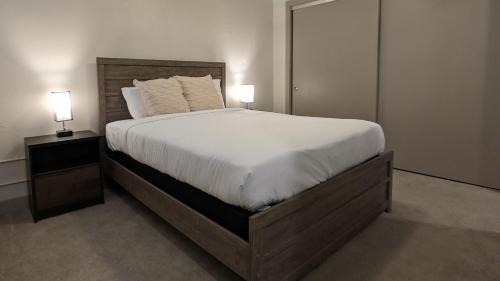 Gorgeous 1BR with Gym and Pool - image 2