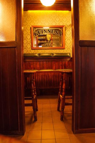 Pub/Lounge, Giltraps Townhouse & Glamping in Kinnitty (Offaly)