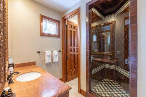 GOLD HILL by Exceptional Stays - image 4